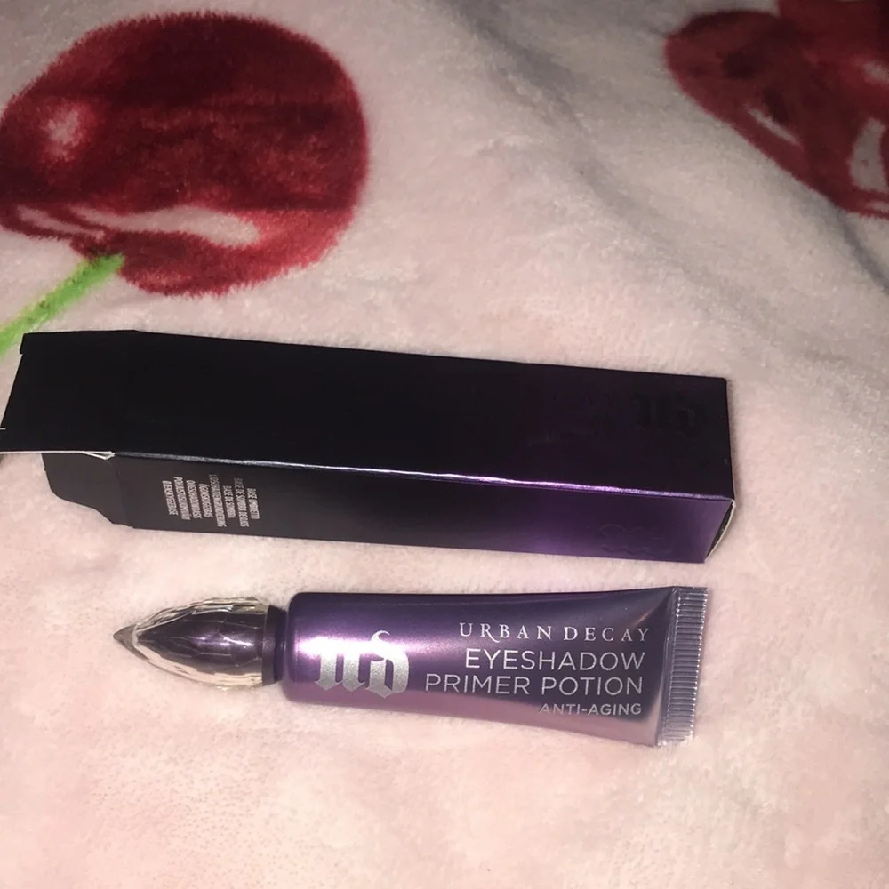 Urban Decay eyeshadow primer - Picture 5 of 6